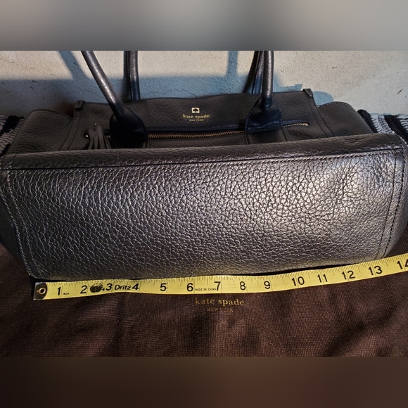Kate Spade black leather handbag EUC with storage bag - Picture 5 of 9